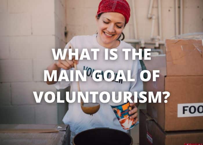 What is the main goal of voluntourism?